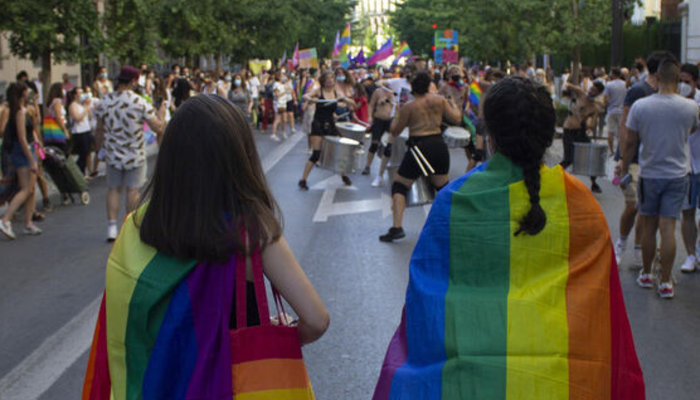 Personas con bandera LGBTIAQ+